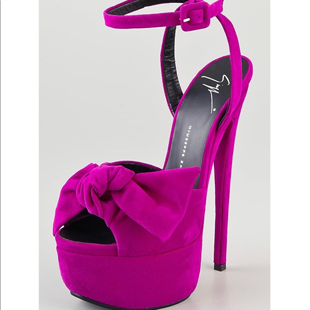 BNIB Giuseppe Zanotti bow sandals